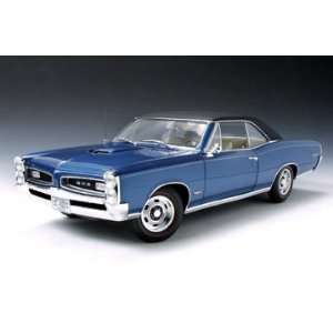   Pontiac GTO Barrier Blue With Black Top 1/18 Highway 61: Toys & Games