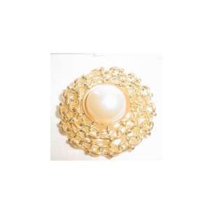  Goldtone & Simulated Pearl Pin 