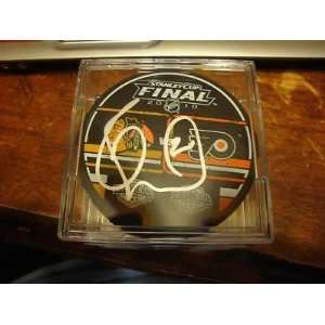  Autographed Dave Bolland Puck   2010 Stanley Cup 