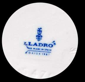 Lladro Tea Time 5470G Tall Lady Series  