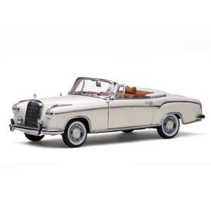   Mercedes 220SE Convertible White 1/18 by Sunstar 3555: Toys & Games