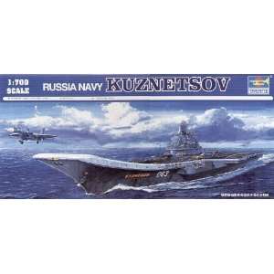  Kuznetsov Soviet Aircraft Carrier 1/700 Trumpeter: Toys 