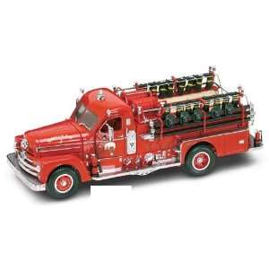  Yatming   Seagrave Model 750 Fire Engine (1958, 124, Red 