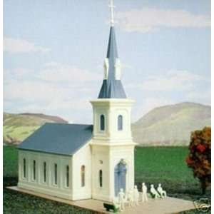   Church 4941   1:87 HO Scale Train Model Building Kit: Toys & Games