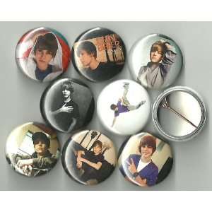    Justin Bieber Lot of 8 1 Pinback Buttons/Pins 