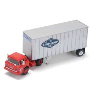   HO Scale RTR Ford C w/28 Exterior Post Trailer, Mason: Toys & Games