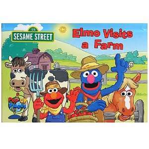  Sesame Street Pop Up Book   Elmo visits a Farm: Toys 