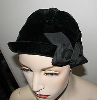 VINTAGE LADIES 1930s 40s BLACK VELVET Betmar HAT #1268  