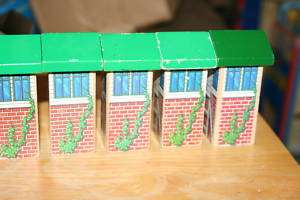 HTF Thomas~ GREEN TOWER WOODEN HOUSE~ retired  