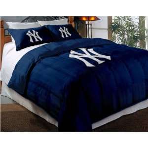 New York Yankees Embroidered Comforter Set   Twin/Full Bed  