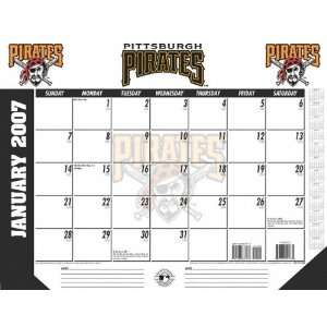 Pittsburgh Pirates 22x17 Desk Calendar 2007  Sports 