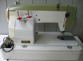WHITE MODEL 675 ZIGZAG EMBROIDERY SEWING MACHINE NICE  